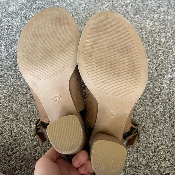 Universal Thread Size 8.5 Heels/Wedges; Cognac/Brown/Tan - Picture 3 of 4
